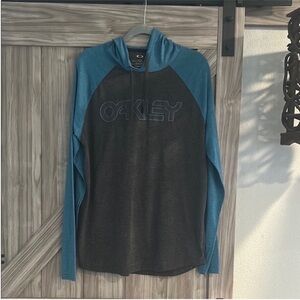 Oakley Men's Two-Tone Hooded Pullover - Teal & Charcoal